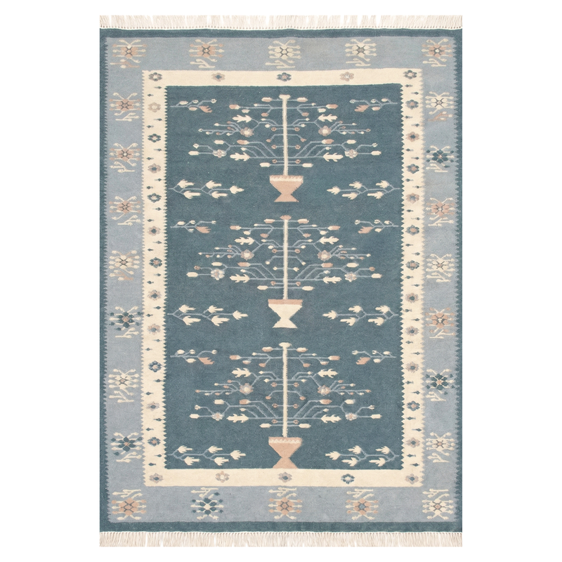 Riwayat Rug in Arctic / Wan Blue — close-up