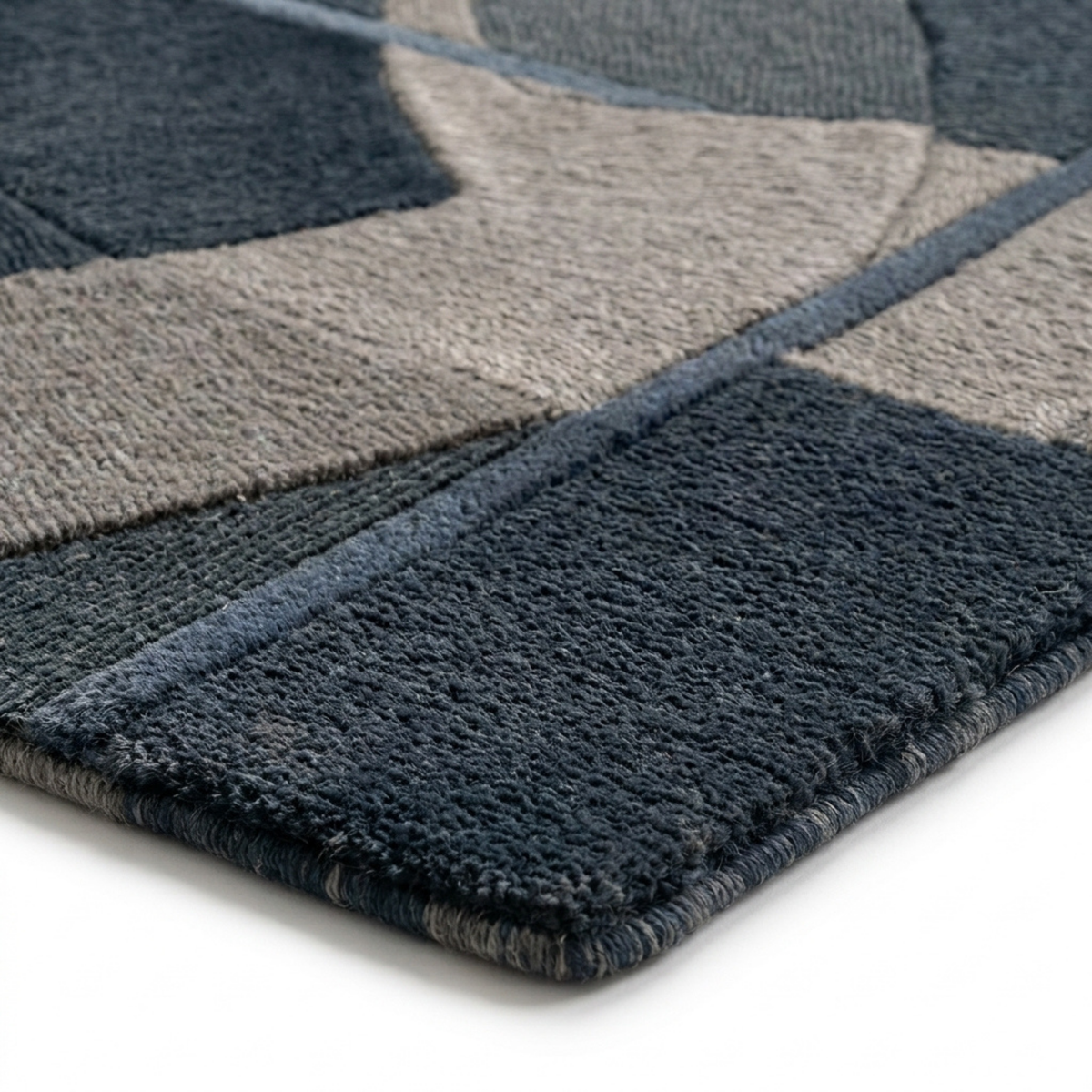 Mosaic Rug in Sand Dollar/ Dark slate — close-up